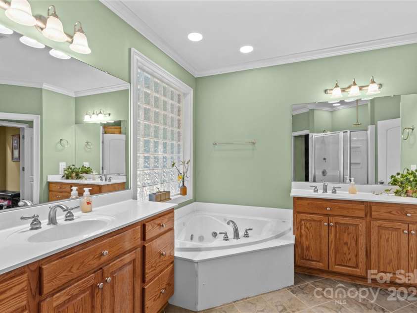 158 Winding Brook Way, Statesville, NC 28625.  MLS# CAR4283672, YatesRealty ID 33632. 
