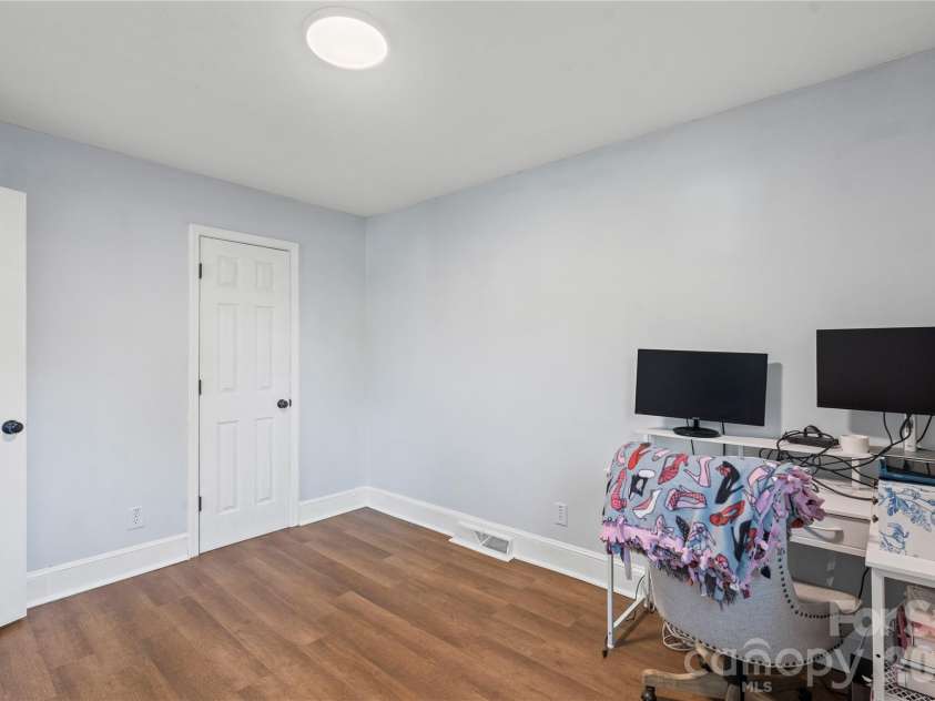 3629 Sargeant Drive, Charlotte, NC 28217.  MLS# CAR4393452, YatesRealty ID 33632. 