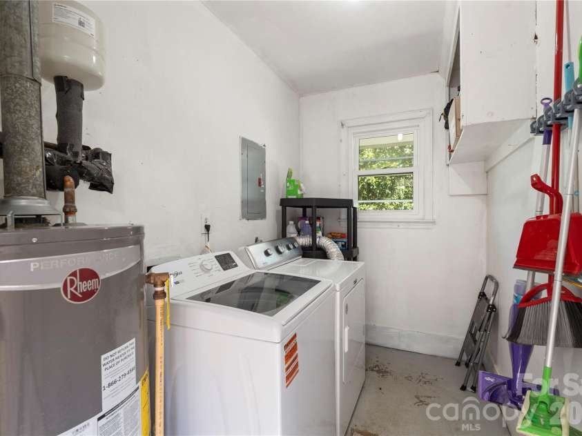 3629 Sargeant Drive, Charlotte, NC 28217.  MLS# CAR4393452, YatesRealty ID 33632. 
