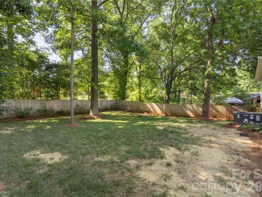 3629 Sargeant Drive, Charlotte, NC 28217.  MLS# CAR4393452, YatesRealty ID 33632. 
