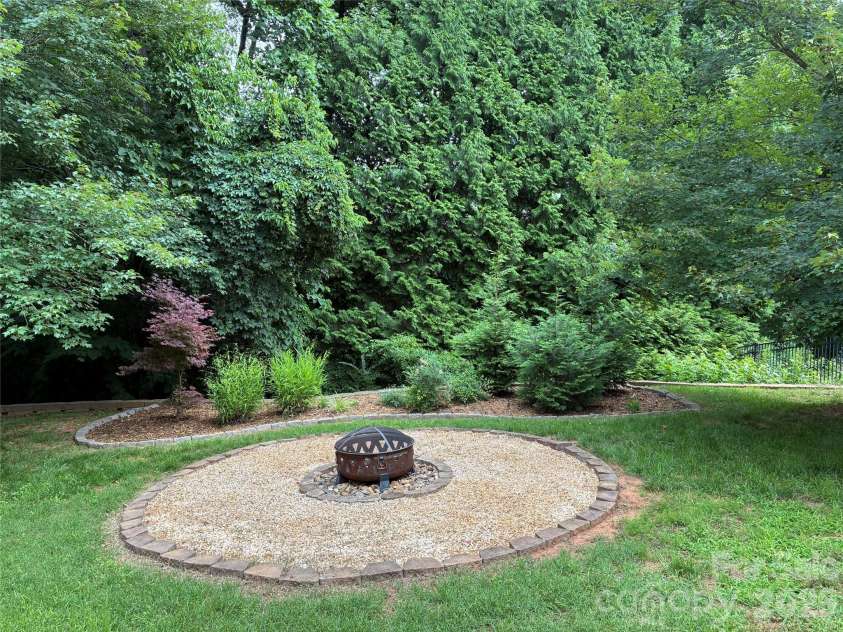 12025 Harmon Lane, Pineville, NC 28134.  MLS# CAR4395151, YatesRealty ID 33633. 