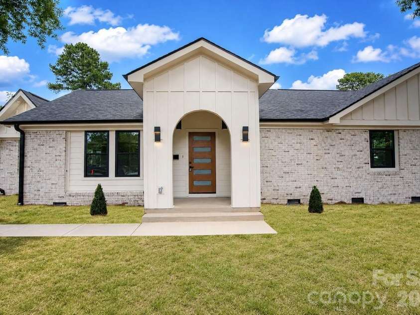 409 Scaleybark Road, Charlotte, NC 28209.  MLS# CAR4394547, YatesRealty ID 33634. 
