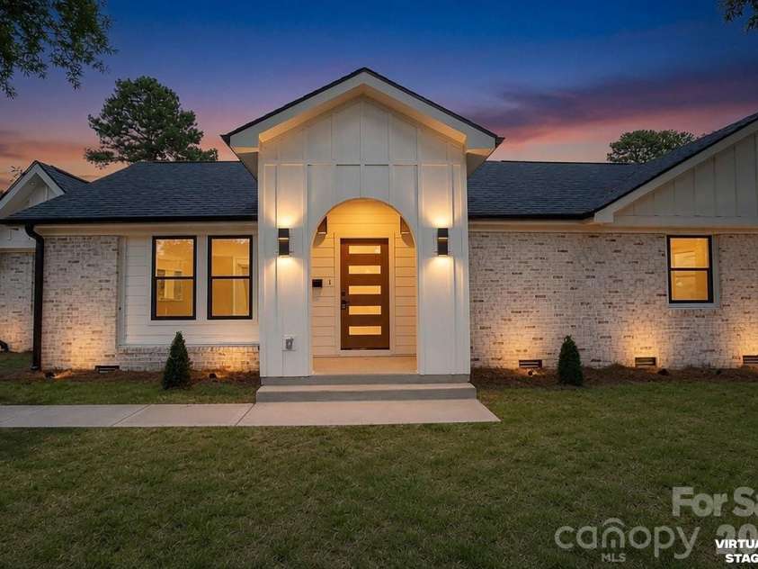 409 Scaleybark Road, Charlotte, NC 28209.  MLS# CAR4394547, YatesRealty ID 33634. 