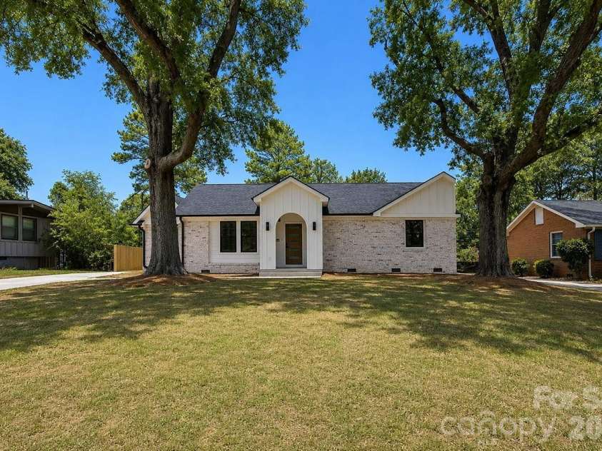 409 Scaleybark Road, Charlotte, NC 28209.  MLS# CAR4394547, YatesRealty ID 33634. 