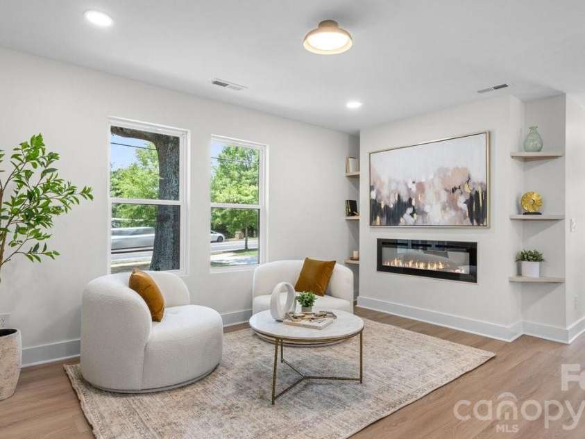 409 Scaleybark Road, Charlotte, NC 28209.  MLS# CAR4394547, YatesRealty ID 33634. 