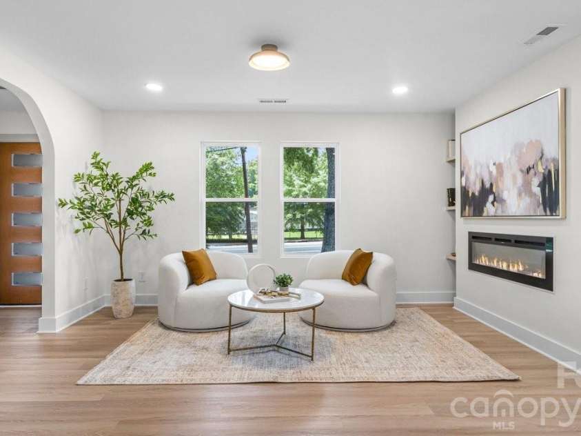 409 Scaleybark Road, Charlotte, NC 28209.  MLS# CAR4394547, YatesRealty ID 33634. 