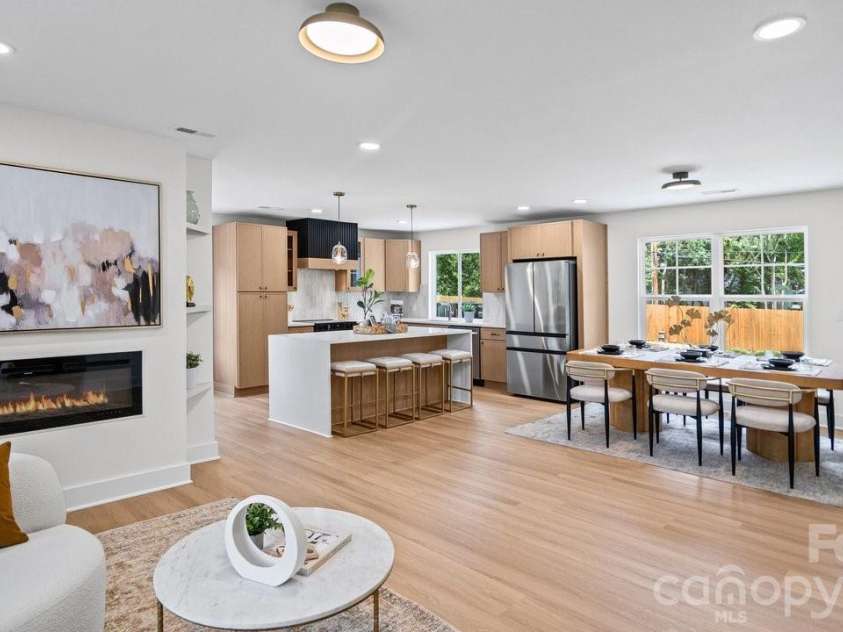 409 Scaleybark Road, Charlotte, NC 28209.  MLS# CAR4394547, YatesRealty ID 33634. 