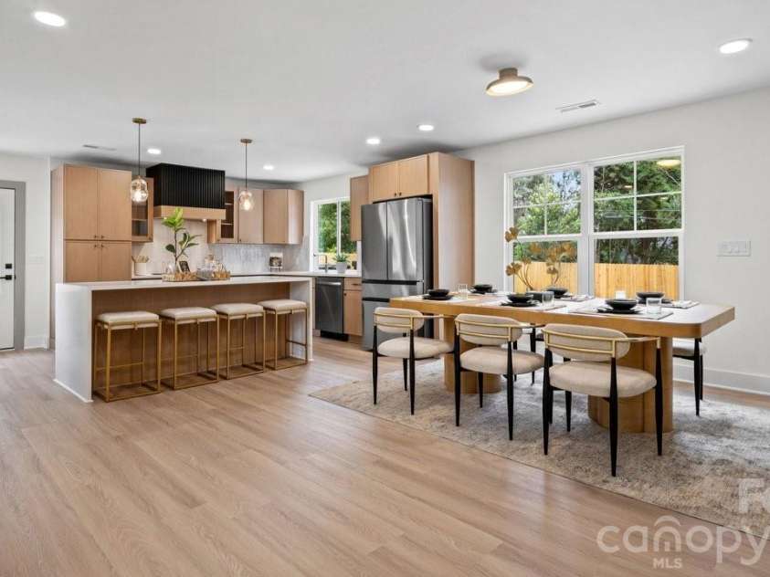 409 Scaleybark Road, Charlotte, NC 28209.  MLS# CAR4394547, YatesRealty ID 33634. 