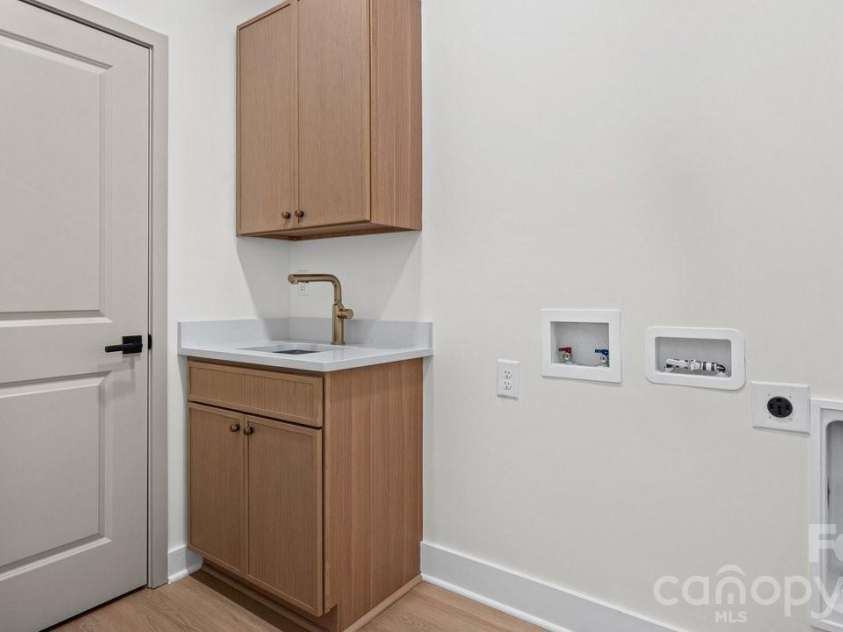 409 Scaleybark Road, Charlotte, NC 28209.  MLS# CAR4394547, YatesRealty ID 33634. 