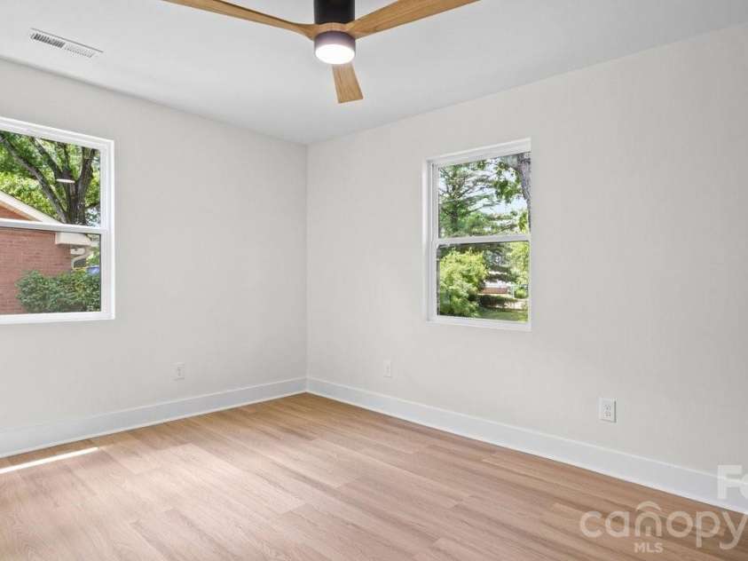 409 Scaleybark Road, Charlotte, NC 28209.  MLS# CAR4394547, YatesRealty ID 33634. 