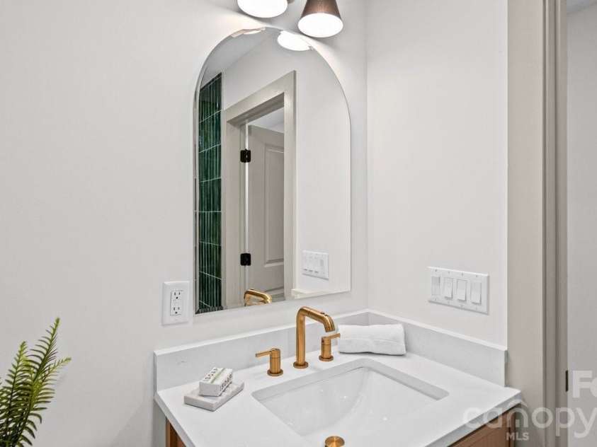 409 Scaleybark Road, Charlotte, NC 28209.  MLS# CAR4394547, YatesRealty ID 33634. 