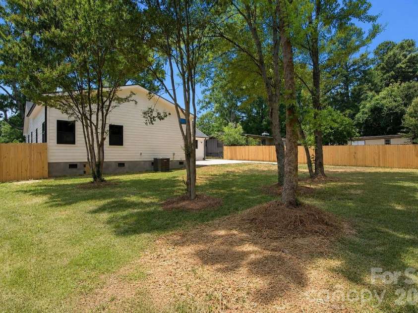 409 Scaleybark Road, Charlotte, NC 28209.  MLS# CAR4394547, YatesRealty ID 33634. 