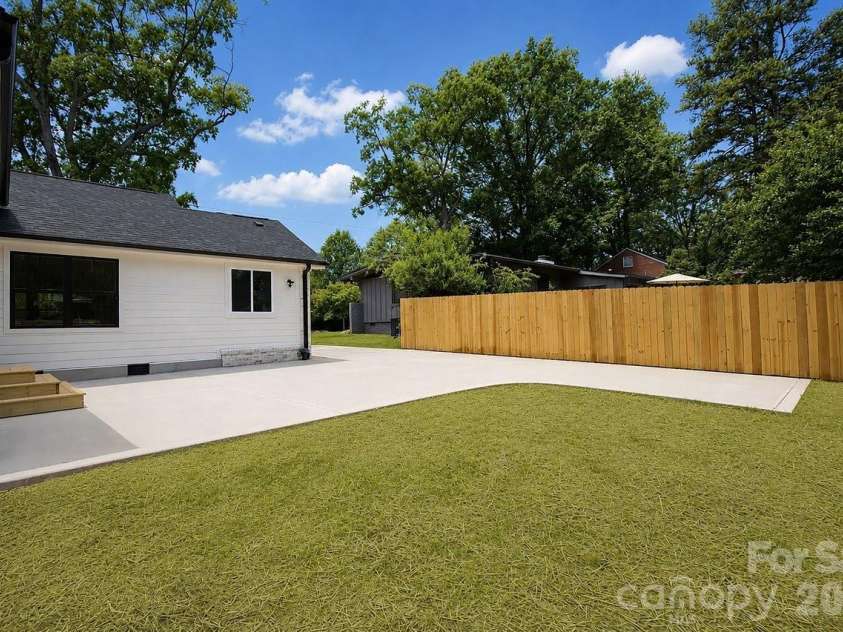 409 Scaleybark Road, Charlotte, NC 28209.  MLS# CAR4394547, YatesRealty ID 33634. 