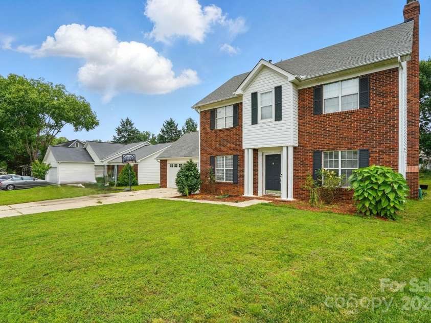 6821 Millingden Court, Charlotte, NC 28277.  MLS# CAR4285252, YatesRealty ID 33634. 