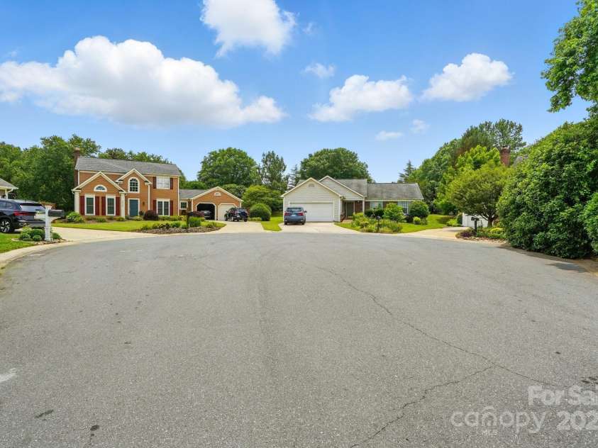 6821 Millingden Court, Charlotte, NC 28277.  MLS# CAR4285252, YatesRealty ID 33634. 