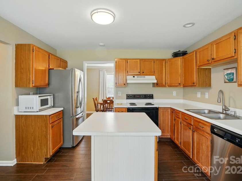 6821 Millingden Court, Charlotte, NC 28277.  MLS# CAR4285252, YatesRealty ID 33634. 