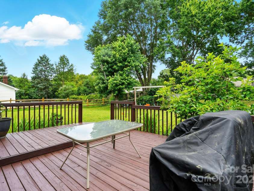 6821 Millingden Court, Charlotte, NC 28277.  MLS# CAR4285252, YatesRealty ID 33634. 