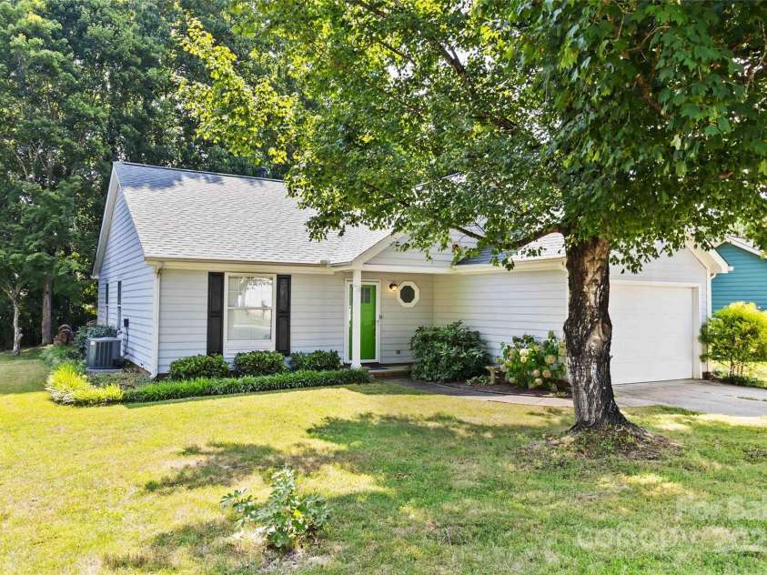3004 Walsingham Court, Matthews, NC 28105.  MLS# CAR4273424, YatesRealty ID 33635. 