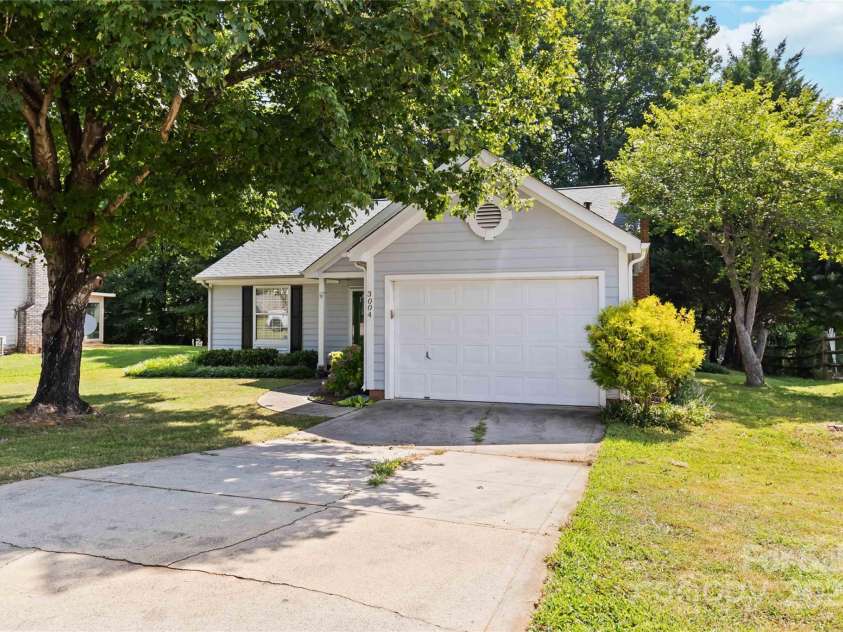3004 Walsingham Court, Matthews, NC 28105.  MLS# CAR4273424, YatesRealty ID 33635. 