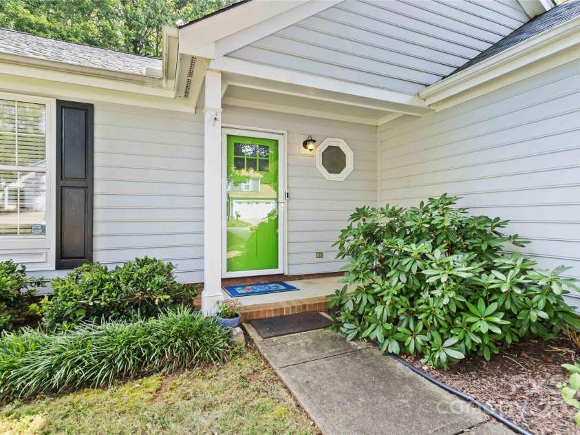 3004 Walsingham Court, Matthews, NC 28105.  MLS# CAR4273424, YatesRealty ID 33635. 