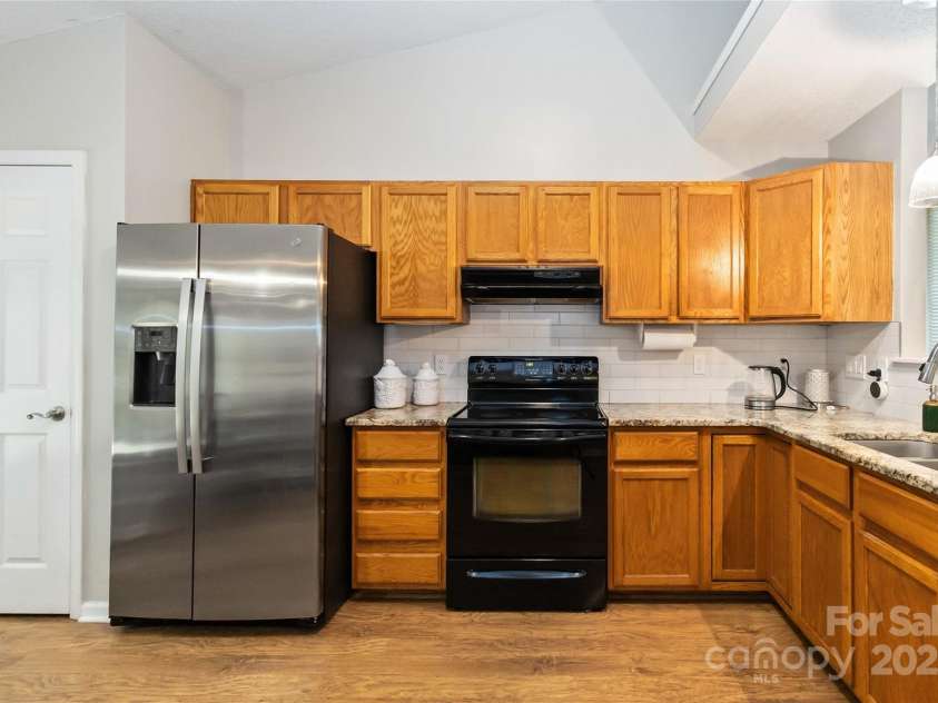 3004 Walsingham Court, Matthews, NC 28105.  MLS# CAR4273424, YatesRealty ID 33635. 