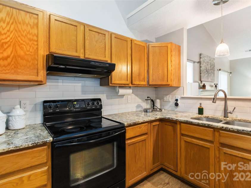 3004 Walsingham Court, Matthews, NC 28105.  MLS# CAR4273424, YatesRealty ID 33635. 