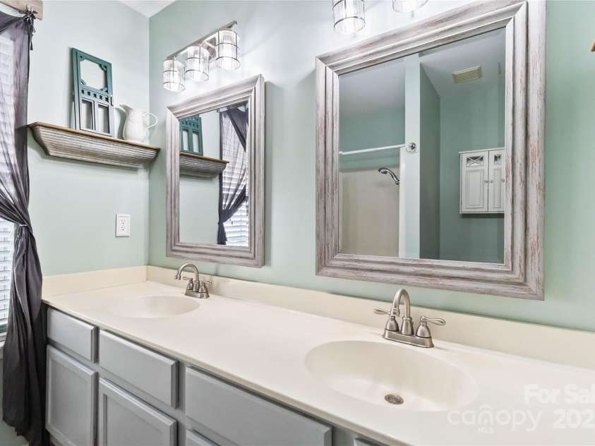3004 Walsingham Court, Matthews, NC 28105.  MLS# CAR4273424, YatesRealty ID 33635. 