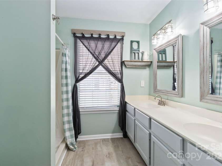 3004 Walsingham Court, Matthews, NC 28105.  MLS# CAR4273424, YatesRealty ID 33635. 