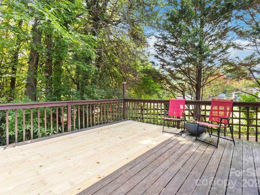 3004 Walsingham Court, Matthews, NC 28105.  MLS# CAR4273424, YatesRealty ID 33635. 