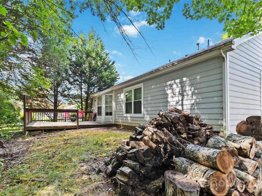 3004 Walsingham Court, Matthews, NC 28105.  MLS# CAR4273424, YatesRealty ID 33635. 
