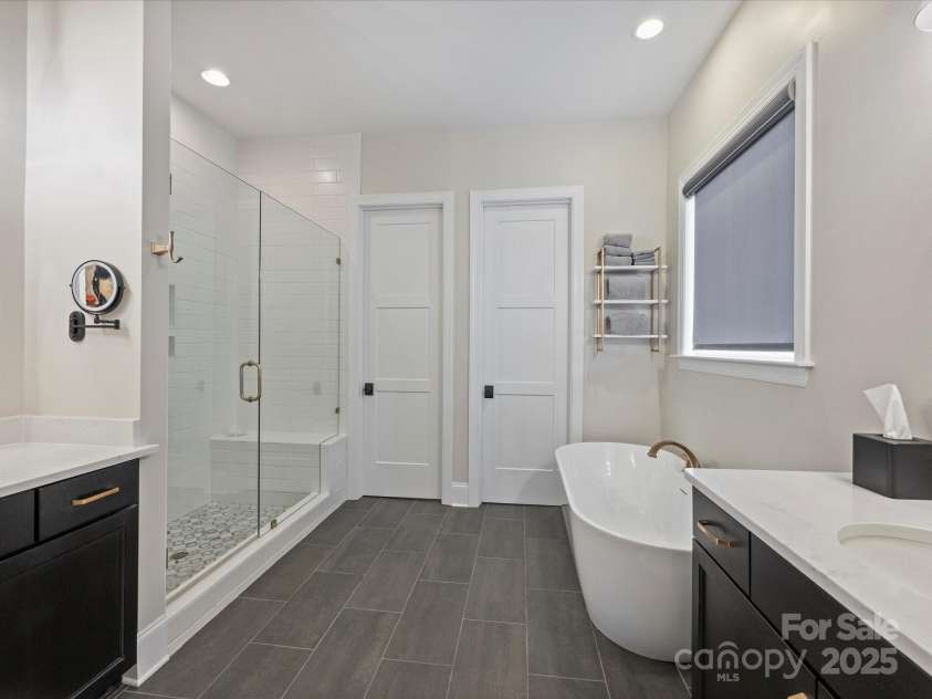 13627 Tranquil Day Drive, Matthews, NC 28105.  MLS# CAR4285895, YatesRealty ID 33636. Primary Bathroom