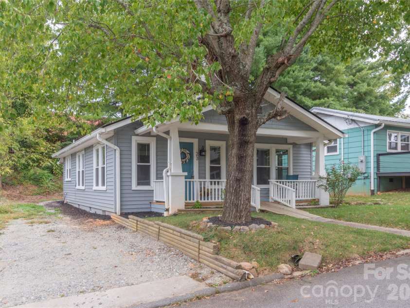 23 Jarrett Street, Asheville, NC 28806.  MLS# CAR4386630, YatesRealty ID 33636. 