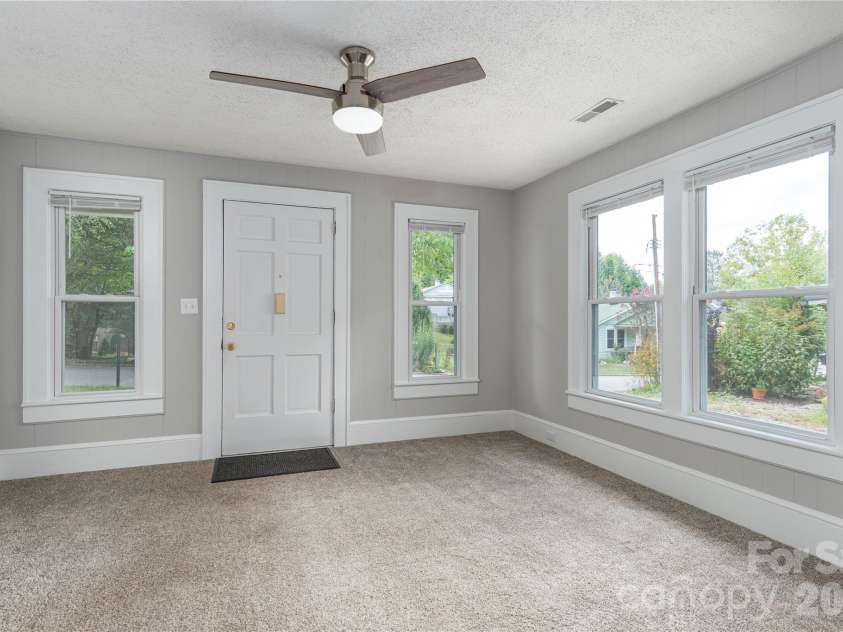 23 Jarrett Street, Asheville, NC 28806.  MLS# CAR4386630, YatesRealty ID 33636. 