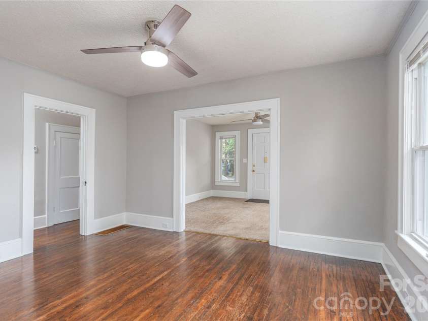 23 Jarrett Street, Asheville, NC 28806.  MLS# CAR4386630, YatesRealty ID 33636. 