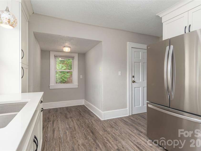 23 Jarrett Street, Asheville, NC 28806.  MLS# CAR4386630, YatesRealty ID 33636. 