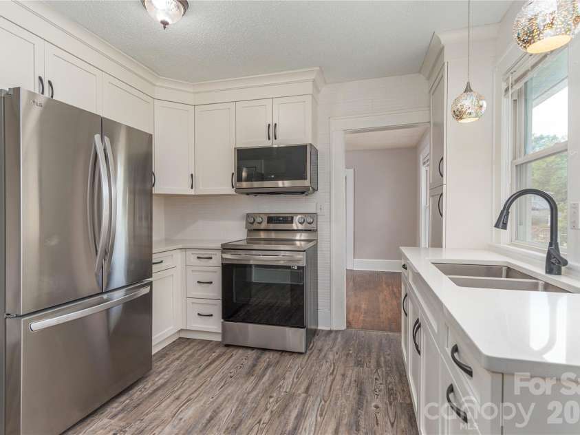 23 Jarrett Street, Asheville, NC 28806.  MLS# CAR4386630, YatesRealty ID 33636. 