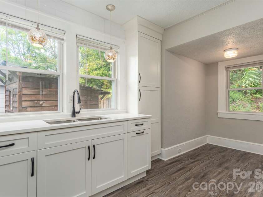 23 Jarrett Street, Asheville, NC 28806.  MLS# CAR4386630, YatesRealty ID 33636. 