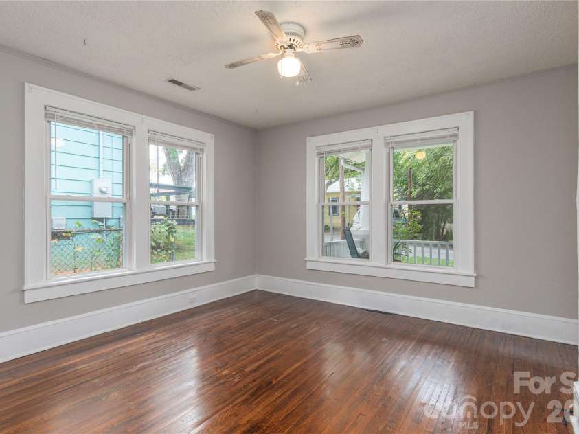 23 Jarrett Street, Asheville, NC 28806.  MLS# CAR4386630, YatesRealty ID 33636. 