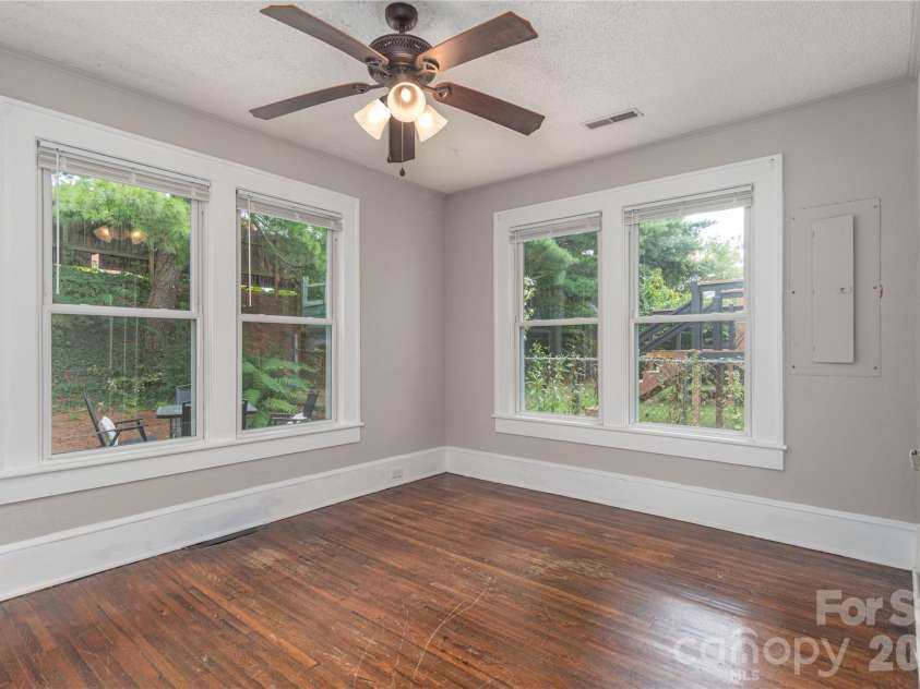 23 Jarrett Street, Asheville, NC 28806.  MLS# CAR4386630, YatesRealty ID 33636. 