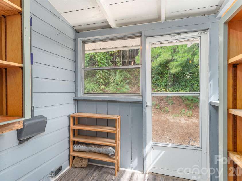 23 Jarrett Street, Asheville, NC 28806.  MLS# CAR4386630, YatesRealty ID 33636. 