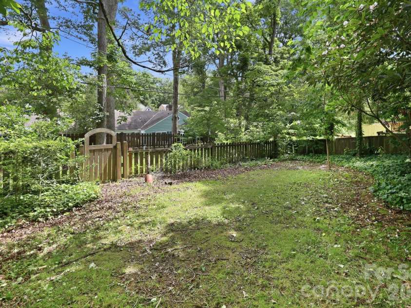 23 Warwick Place, Asheville, NC 28804.  MLS# CAR4394325, YatesRealty ID 33637. Quite private.