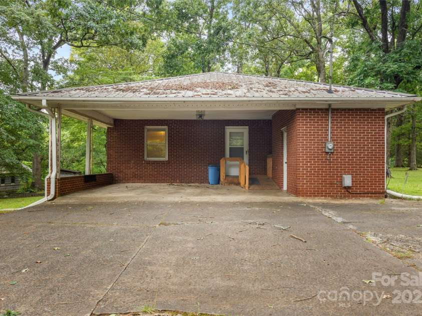 425 Old US 70 Highway, Salisbury, NC 28147.  MLS# CAR4288589, YatesRealty ID 33637. Carport