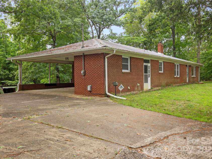 425 Old US 70 Highway, Salisbury, NC 28147.  MLS# CAR4288589, YatesRealty ID 33637. Driveway and Carport