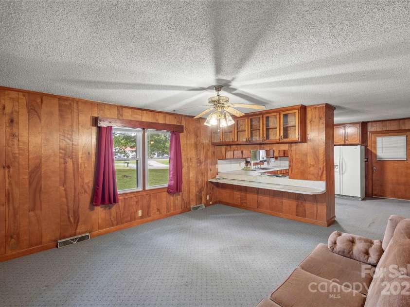 425 Old US 70 Highway, Salisbury, NC 28147.  MLS# CAR4288589, YatesRealty ID 33637. Family Room