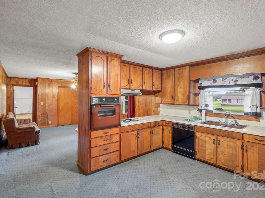 425 Old US 70 Highway, Salisbury, NC 28147.  MLS# CAR4288589, YatesRealty ID 33637. Kitchen view of family room