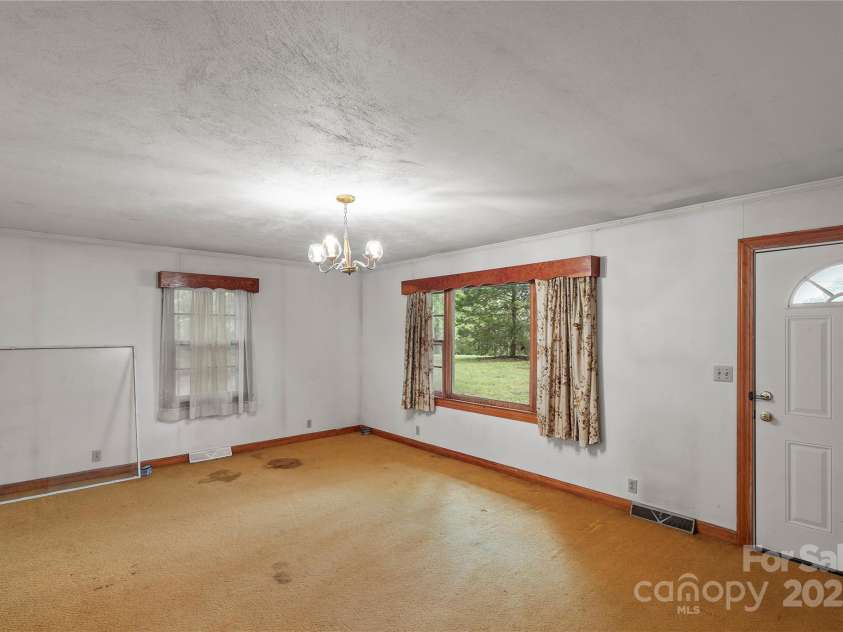 425 Old US 70 Highway, Salisbury, NC 28147.  MLS# CAR4288589, YatesRealty ID 33637. Living Room