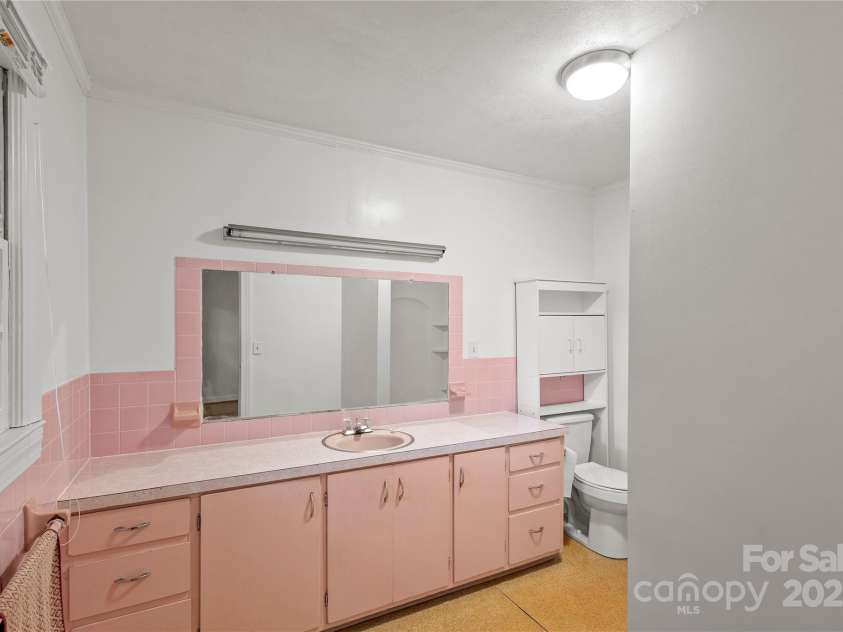 425 Old US 70 Highway, Salisbury, NC 28147.  MLS# CAR4288589, YatesRealty ID 33637. Primary Bathroom