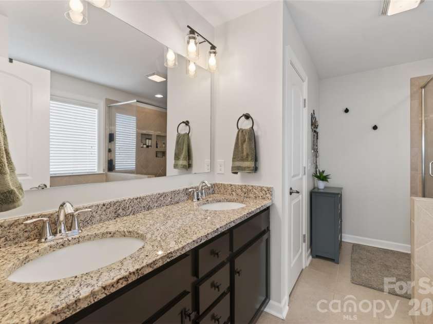 15109 Ockeechobee Court, Mint Hill, NC 28227.  MLS# CAR4392005, YatesRealty ID 33638. En-Suite Bath