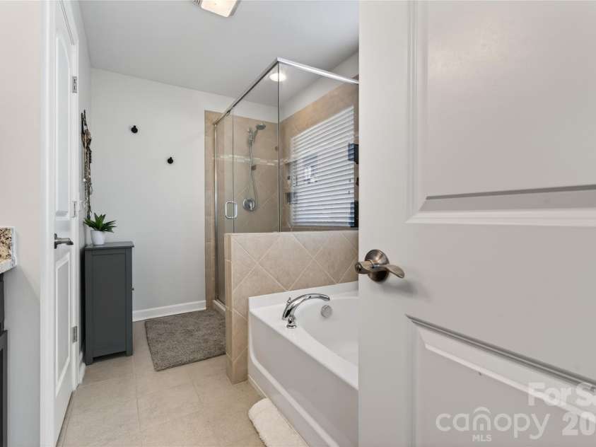 15109 Ockeechobee Court, Mint Hill, NC 28227.  MLS# CAR4392005, YatesRealty ID 33638. En-Suite Bath
