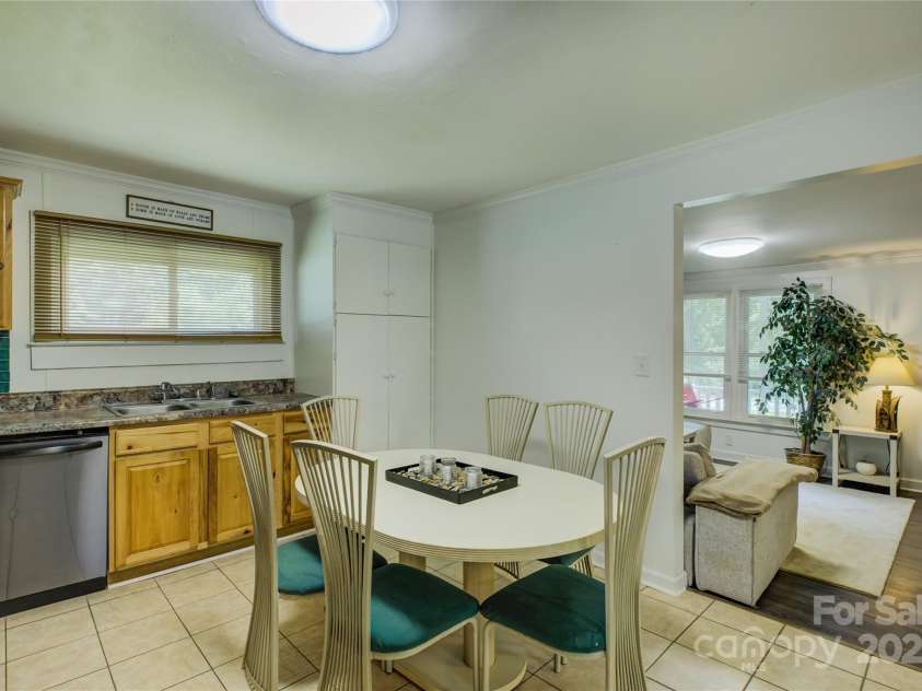 2111 Hodgin Street, Gastonia, NC 28056.  MLS# CAR4289182, YatesRealty ID 33638. 